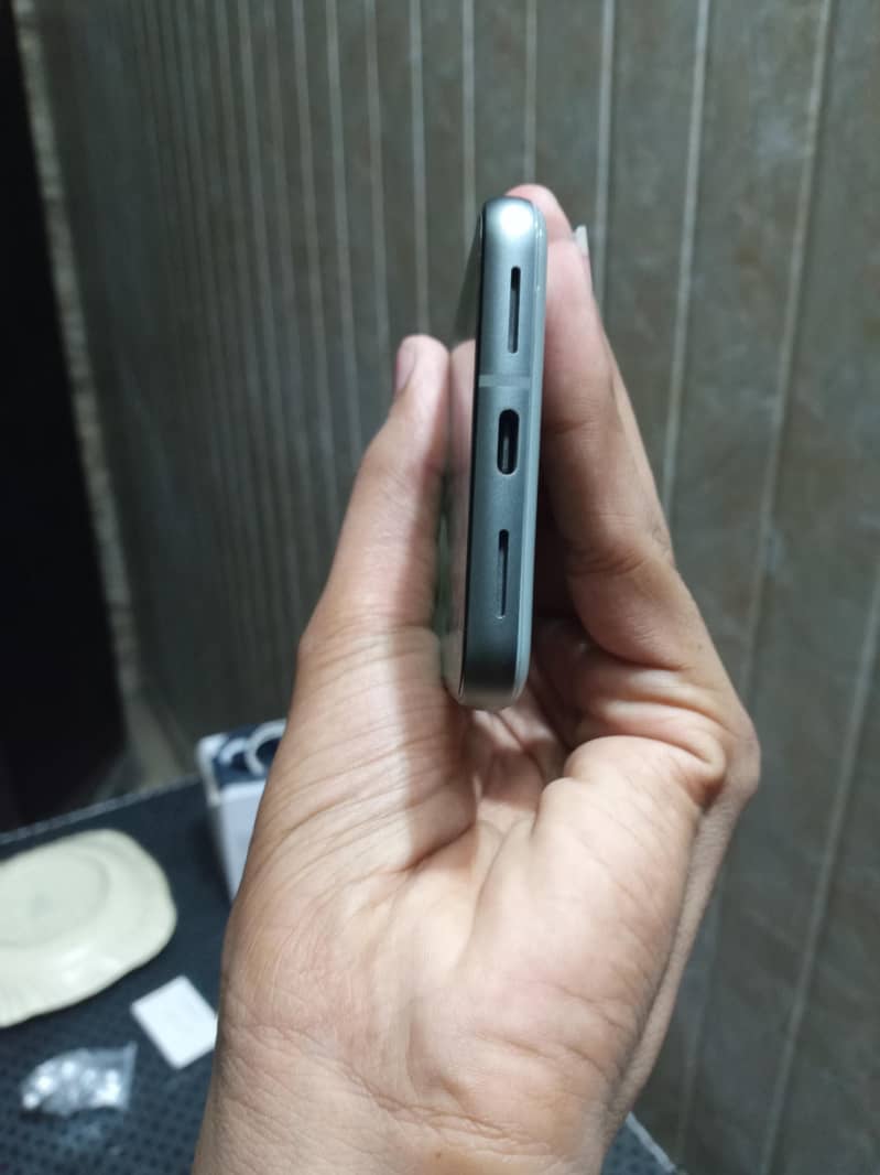Google Pixel 8 4