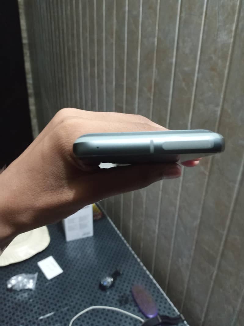 Google Pixel 8 5