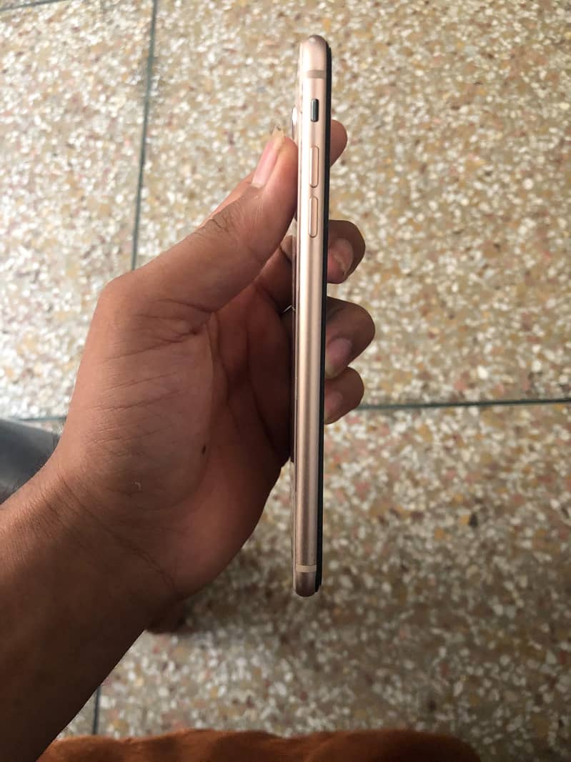 Apple iPhone 8 Plus 4