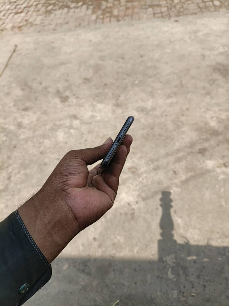 Apple iPhone 8 Plus 3