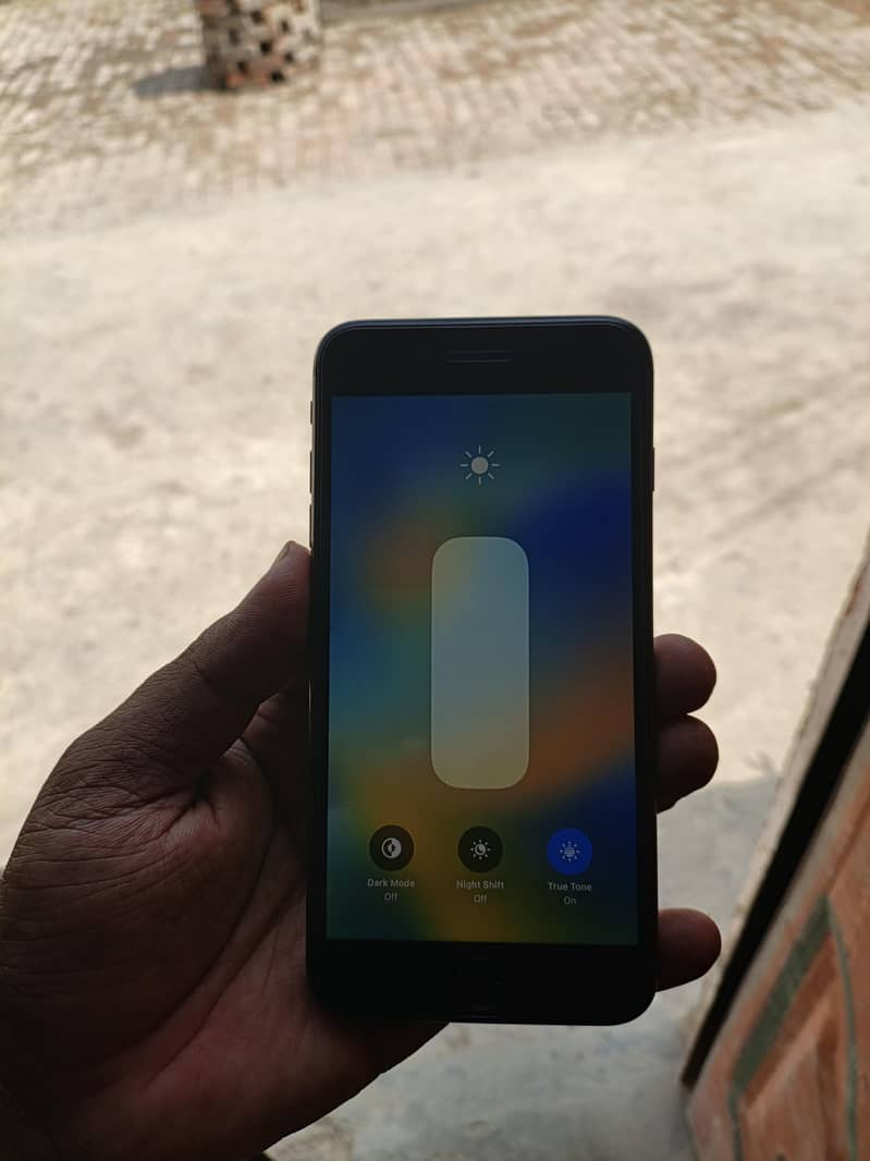 Apple iPhone 8 Plus 4