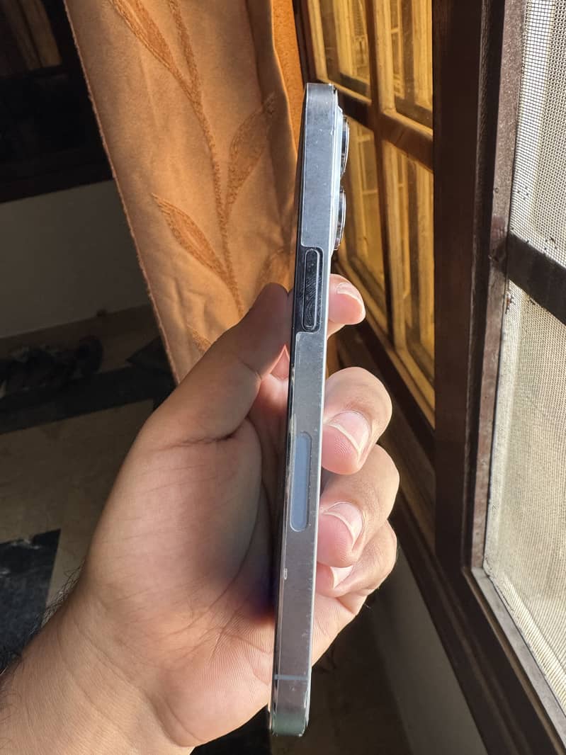 Apple iPhone 13 Pro 2