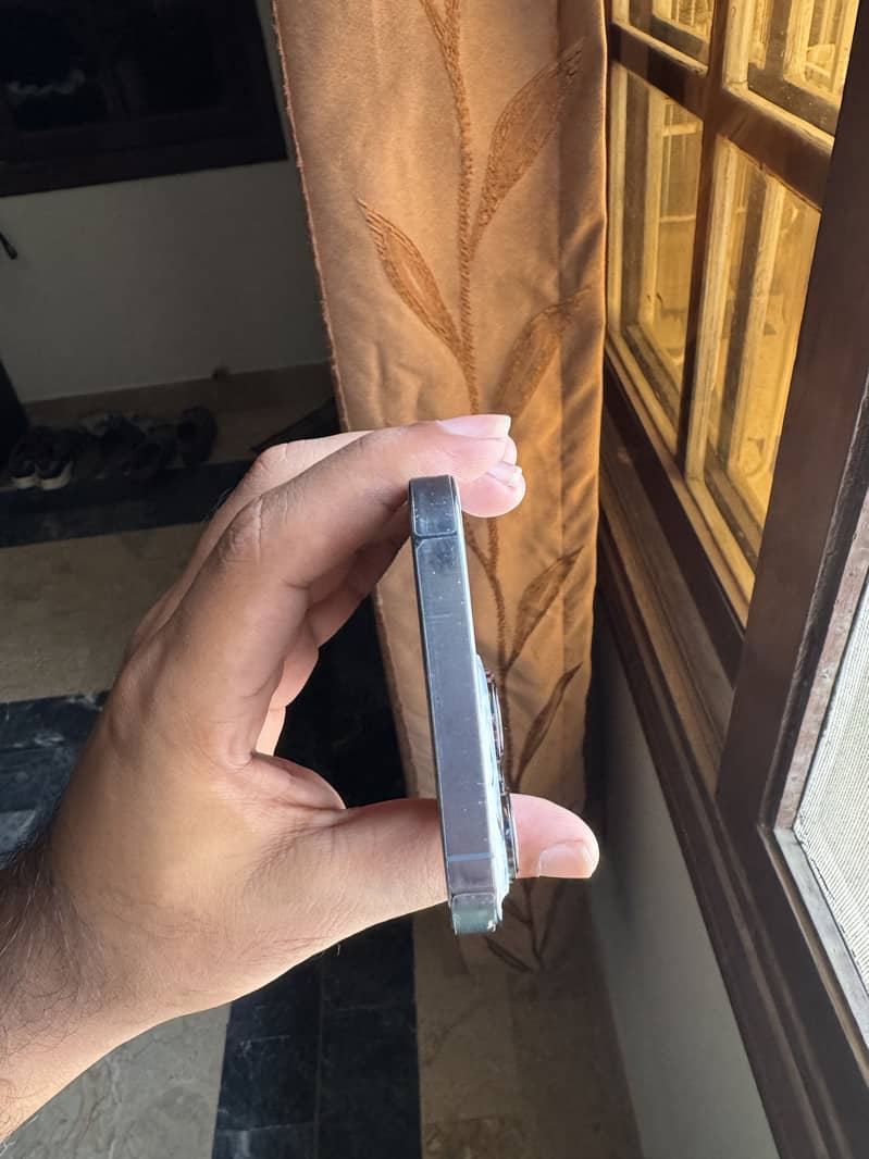 Apple iPhone 13 Pro 8