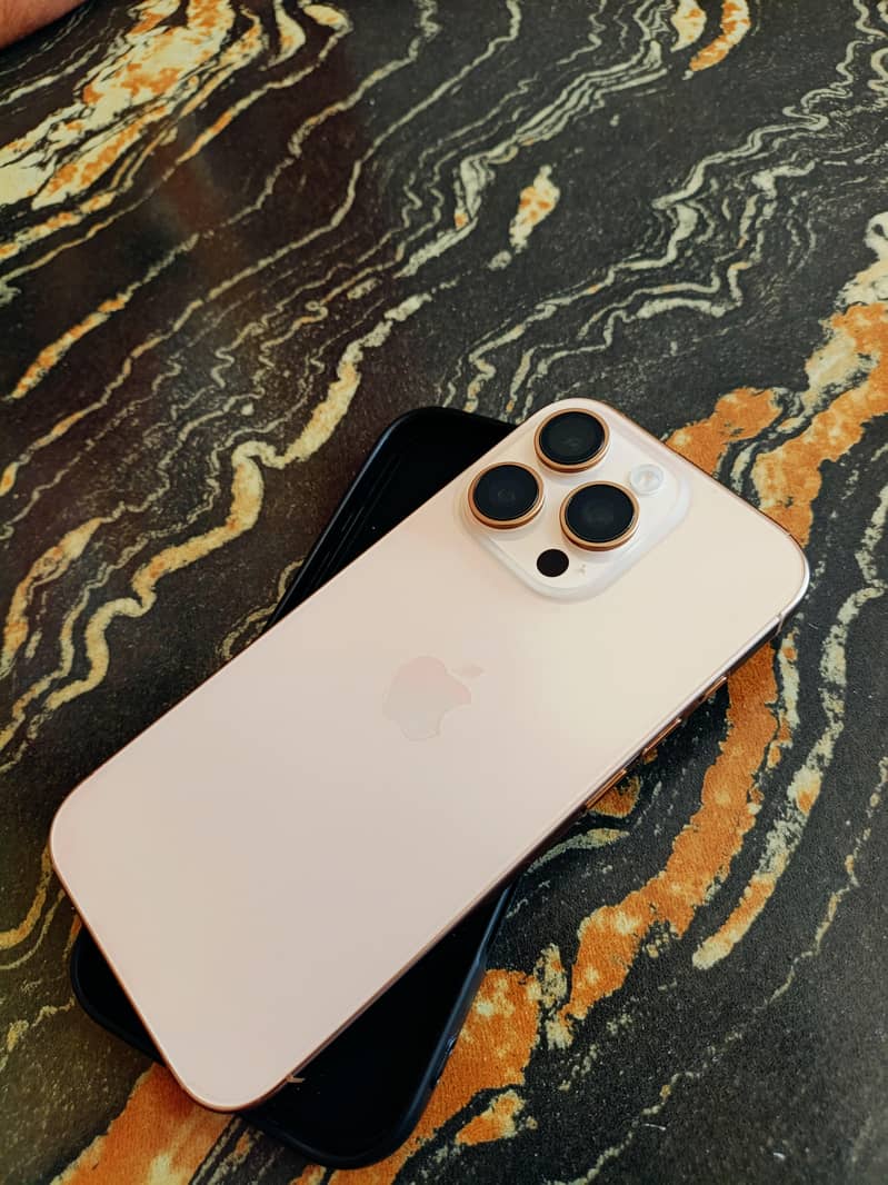 Apple iPhone 16 Pro 0