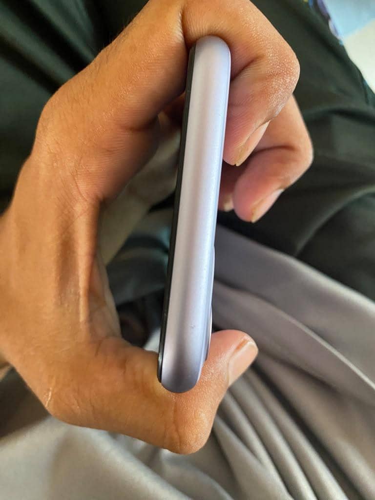 Apple iPhone 11 3