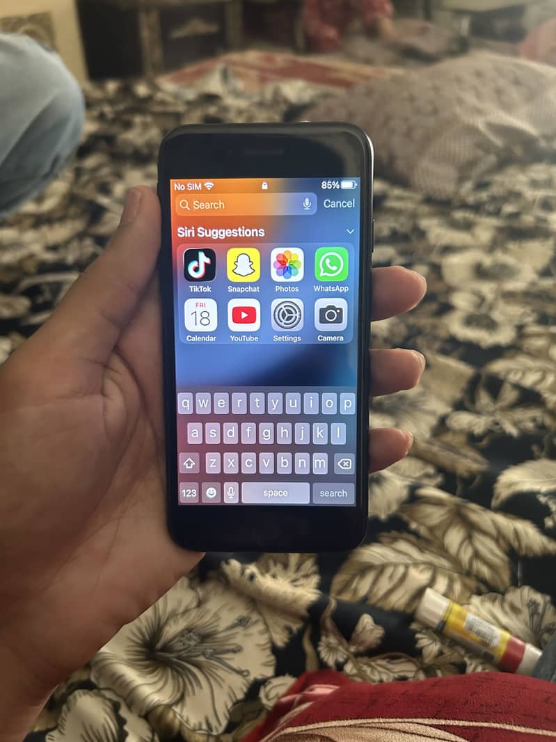 Apple iPhone 7 0