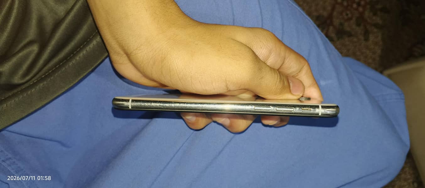 Apple iPhone X 6