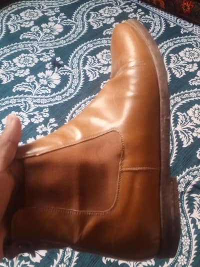 brown leather Chelsea shoes