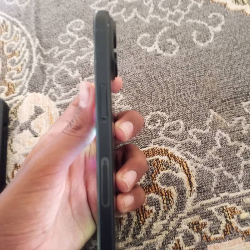 Apple iPhone 15 5