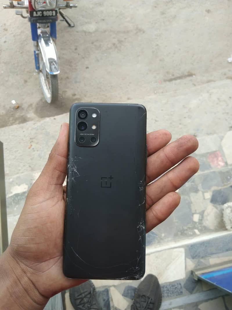 One Plus 9R 1