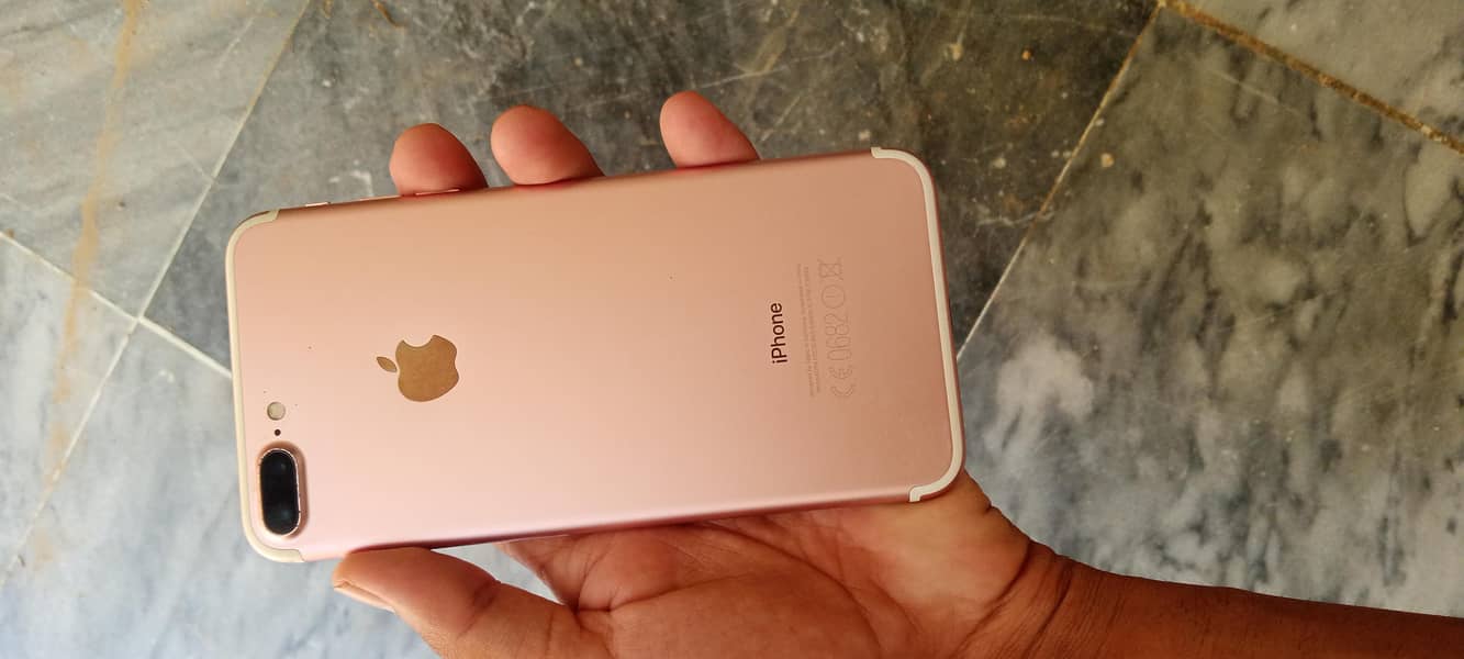 Apple iPhone 7 Plus 1