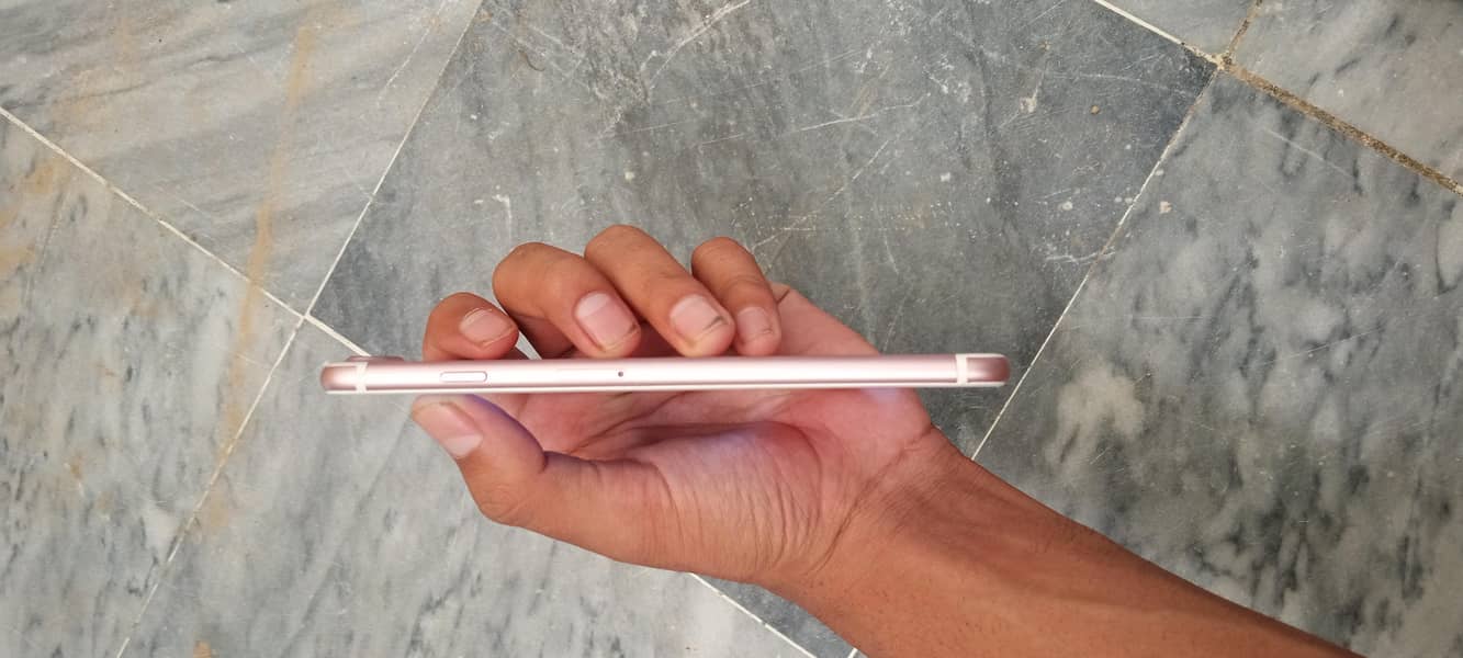 Apple iPhone 7 Plus 2