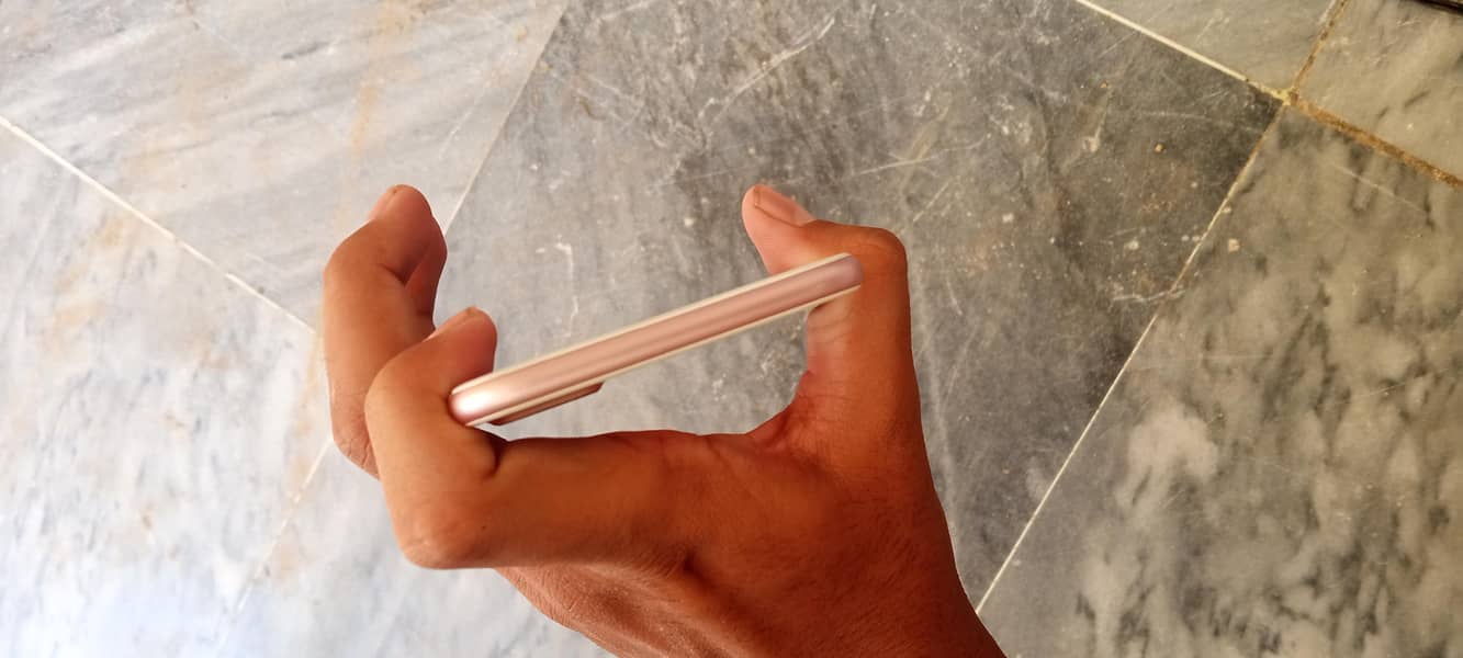 Apple iPhone 7 Plus 5