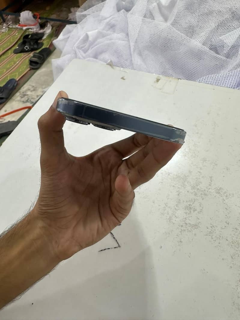 Apple iPhone 13 Pro Max 2