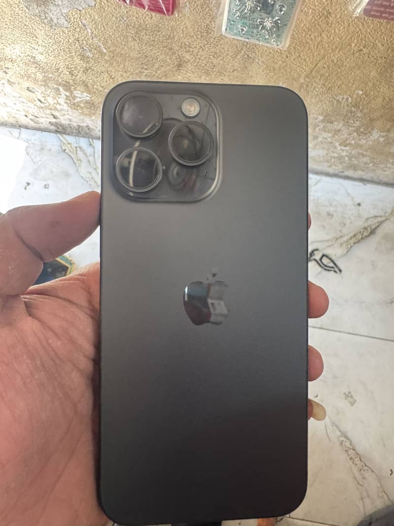 Apple iPhone 15 Pro Max 2