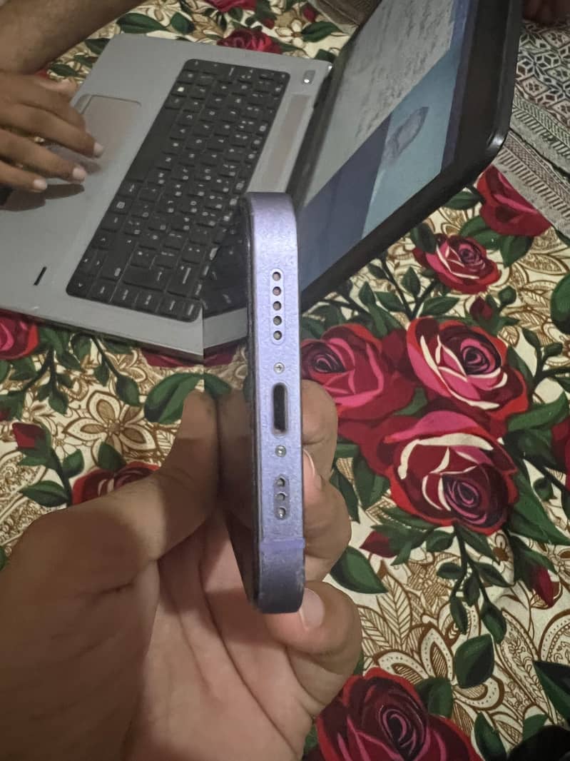 Apple iPhone 12 6