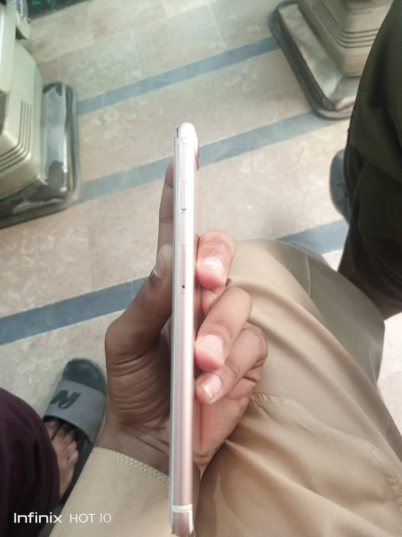Apple iPhone 7 Plus 2