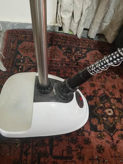 Dots Steam Iron