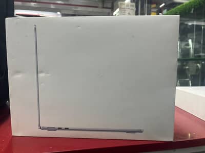 MacBook M5 13 inch 16Gb 512GB just system active