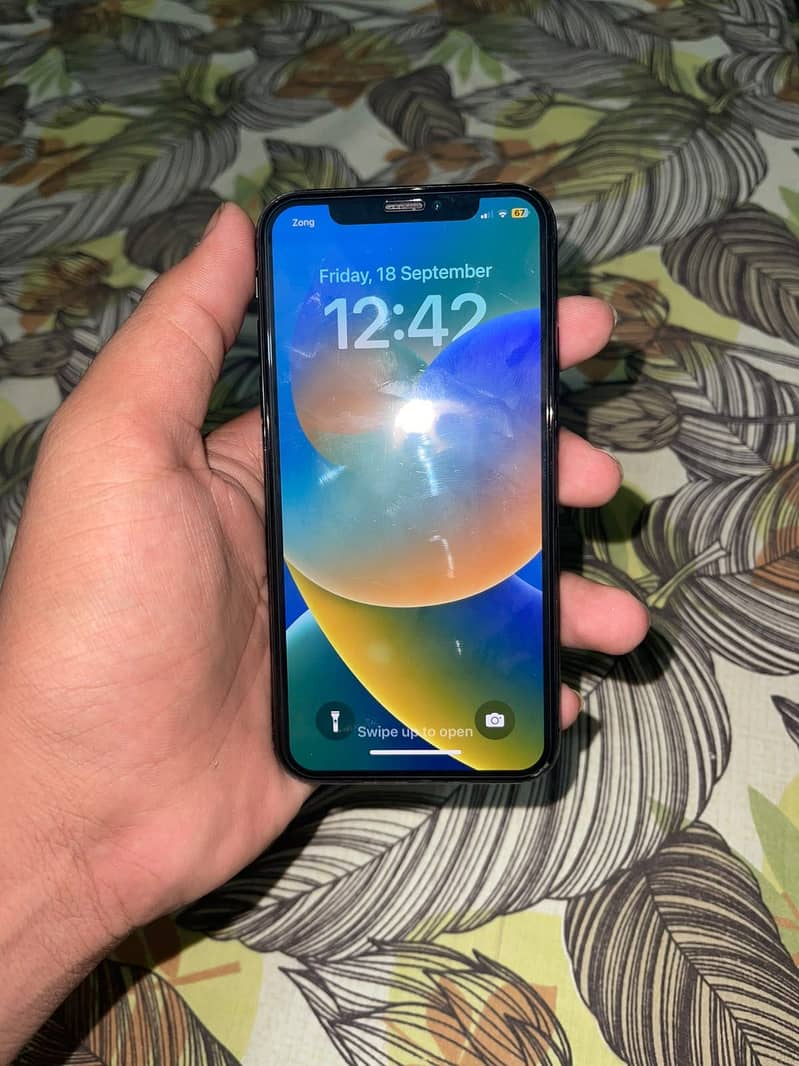Apple iPhone X 4