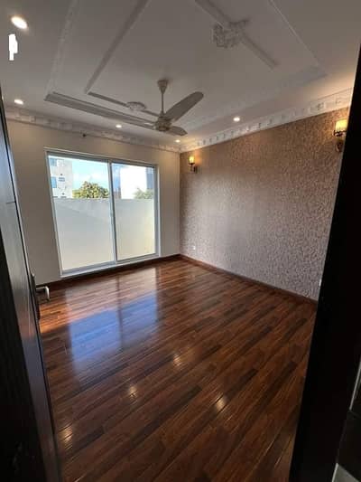 5 MARLA HOUSE BRAND NEW BEAUTIFUL LOCATION AVAILABLE FOR RENT
