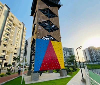 10 Marla Flat In Askari 11 - Sector D For Sale At Good Location
