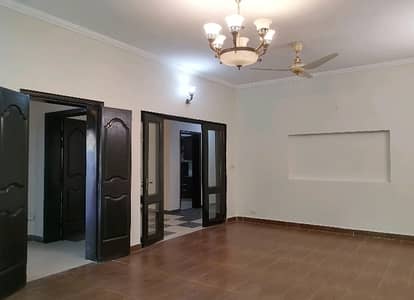 4x Beds House Of 10 Marla Is Available In Askari 11 Lahore