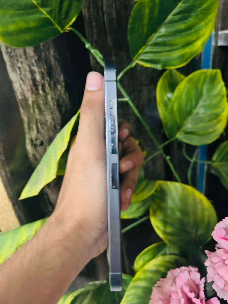Apple iPhone 13 Pro Max 4