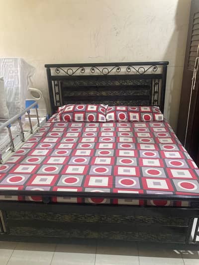 Double (Queen Bed) iron in mint condition