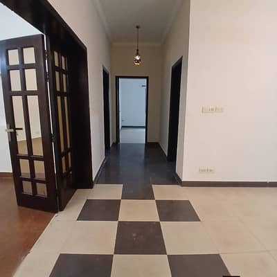 10 Marla House