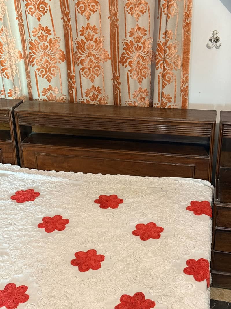 2 single bed with center side table 1