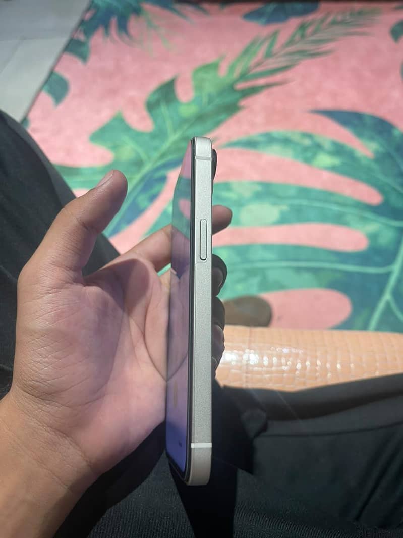 Apple iPhone 13 5