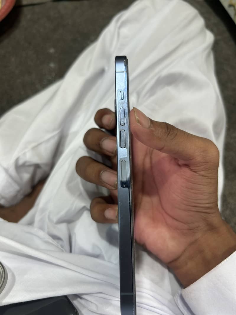 Apple iPhone 13 Pro Max 4