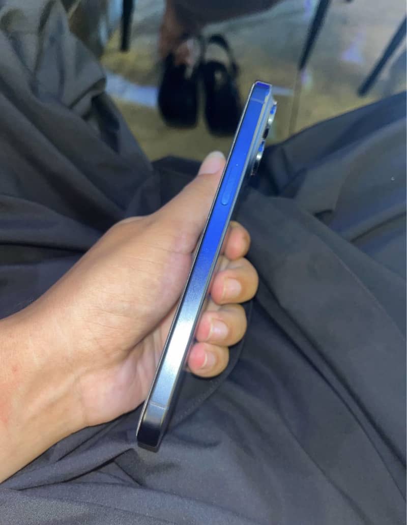 Apple iPhone 15 Pro Max 2