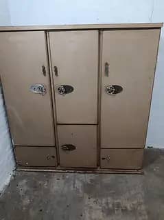 Almari 3 door