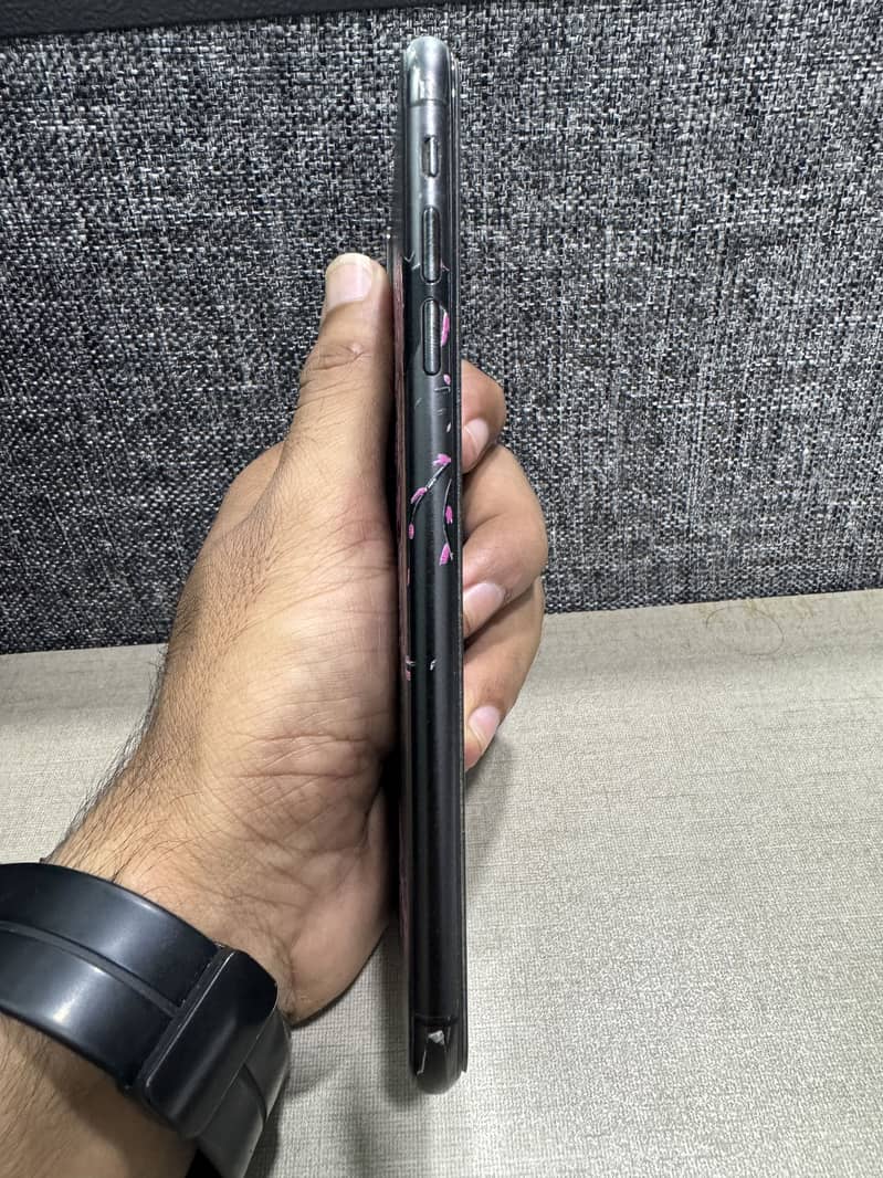 Apple iPhone XS Max 3