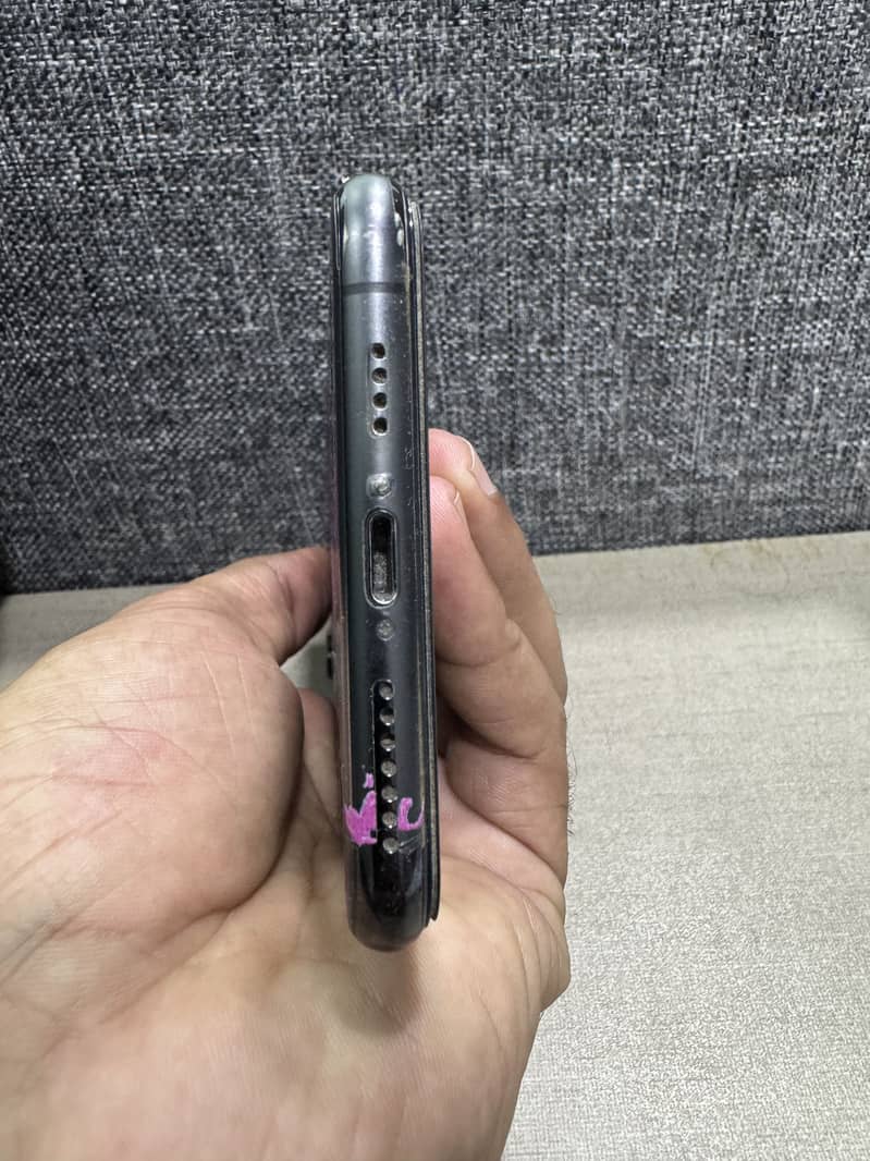 Apple iPhone XS Max 4