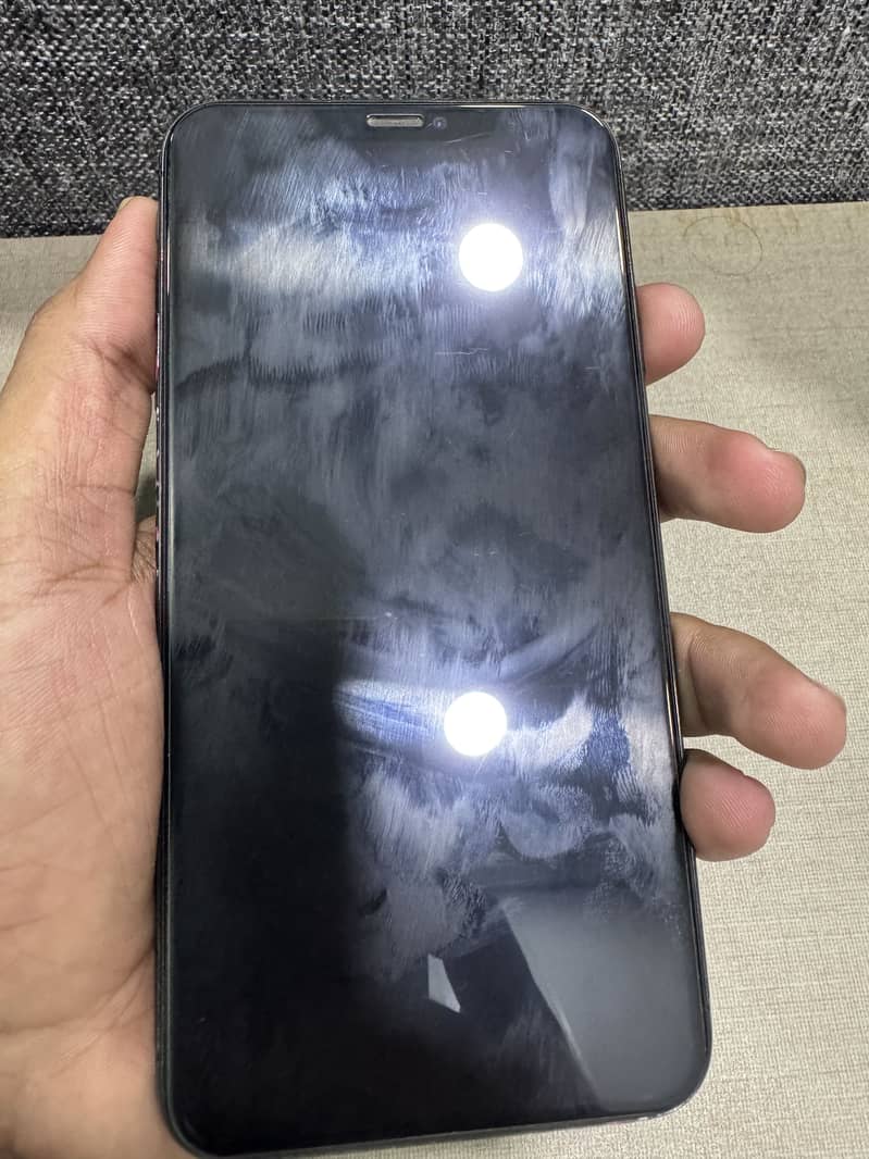 Apple iPhone XS Max 10