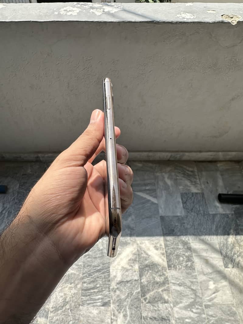 Apple iPhone 11 Pro Max 1