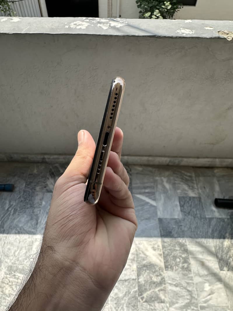 Apple iPhone 11 Pro Max 3