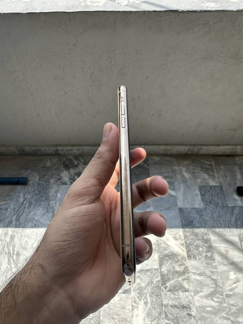 Apple iPhone 11 Pro Max 7