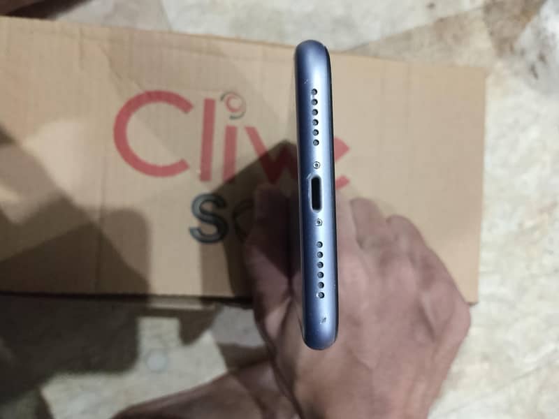 Apple iPhone 11 4