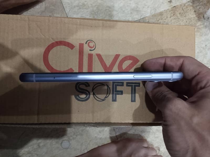 Apple iPhone 11 6
