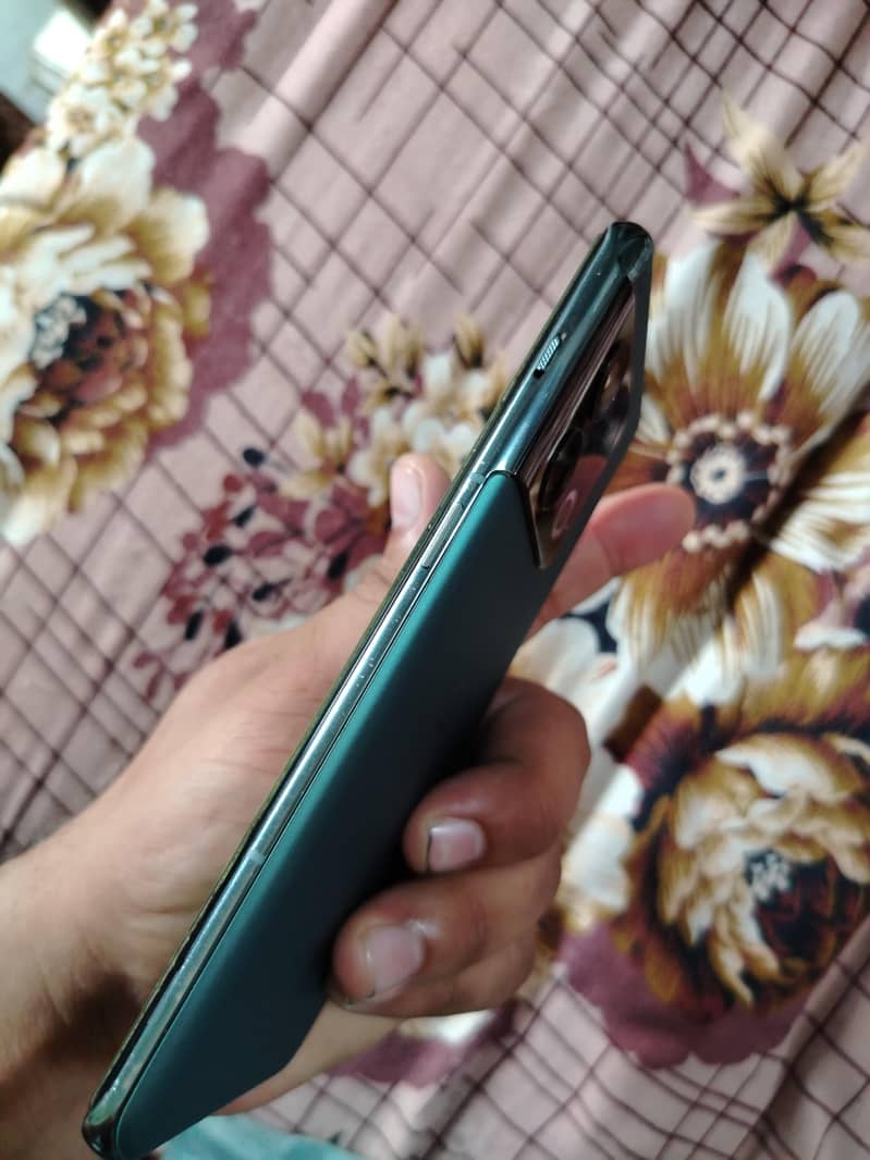 One Plus 10 Pro 4