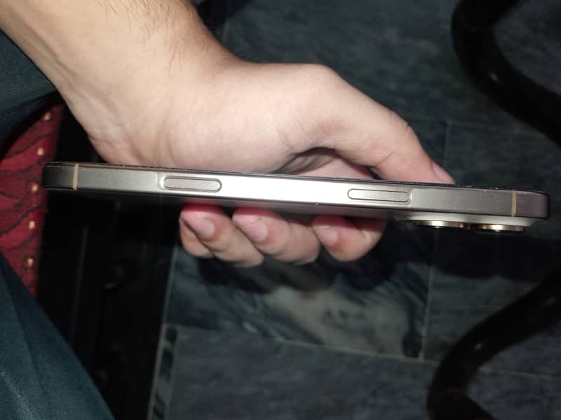 Apple iPhone 16 Pro Max 6