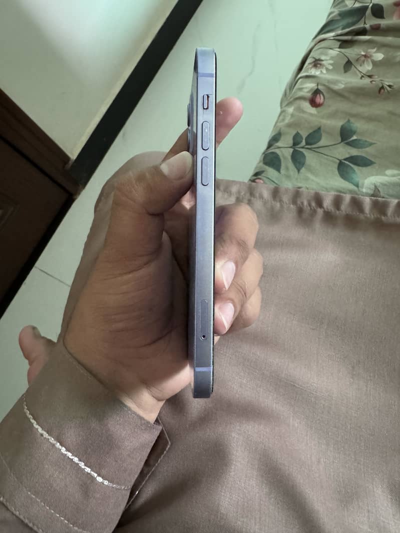 Apple iPhone 12 1