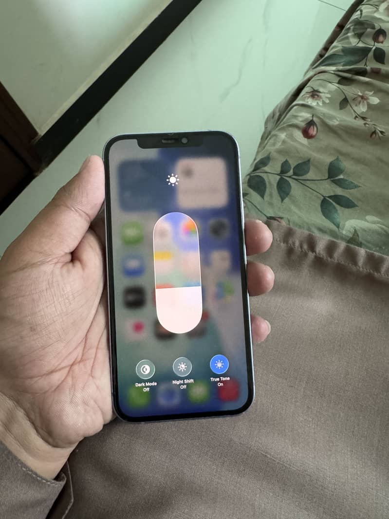Apple iPhone 12 6