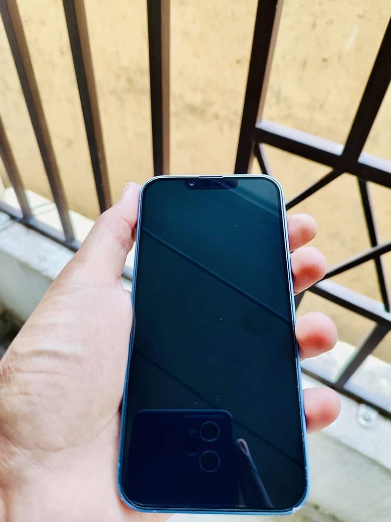 Apple iPhone 13 2