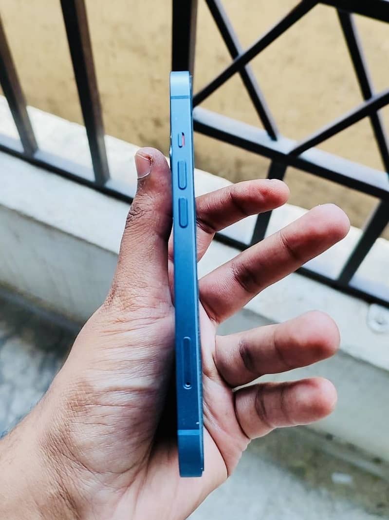 Apple iPhone 13 7