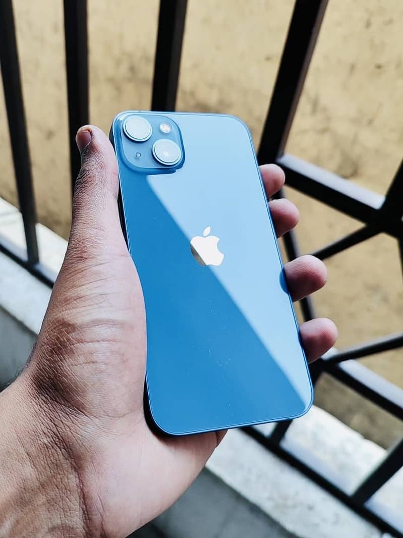 Apple iPhone 13 8